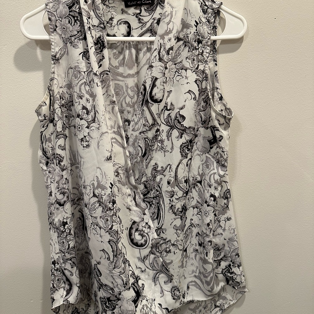 Violet and Clare. Black and white floral shirt. Flowy. No flaws. Size M.